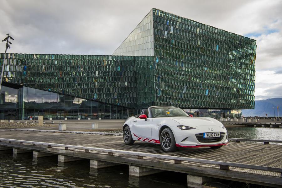  Mazda MX-5 Icon 2016 года  (фото 23 из 24)